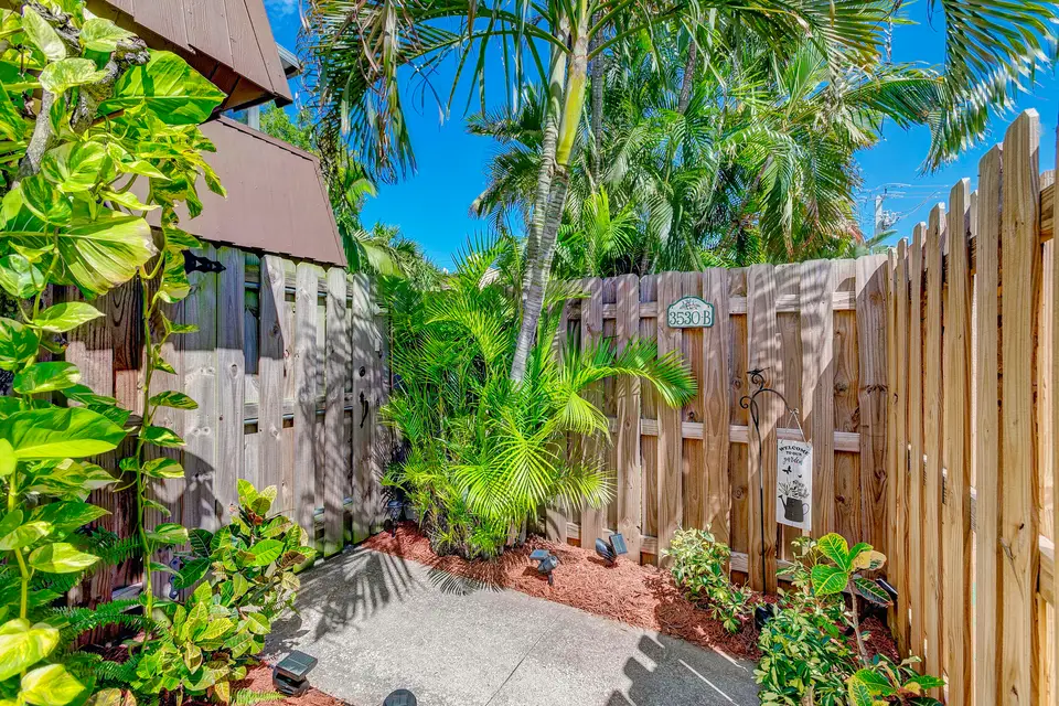 3530 E Gardens East Drive E B, Palm Beach Gardens, FL 33410 Palm Beach Gardens
