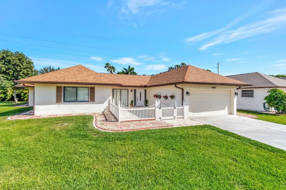 10298 Greentrail Drive N, Boynton Beach, FL 33436 Boynton Beach