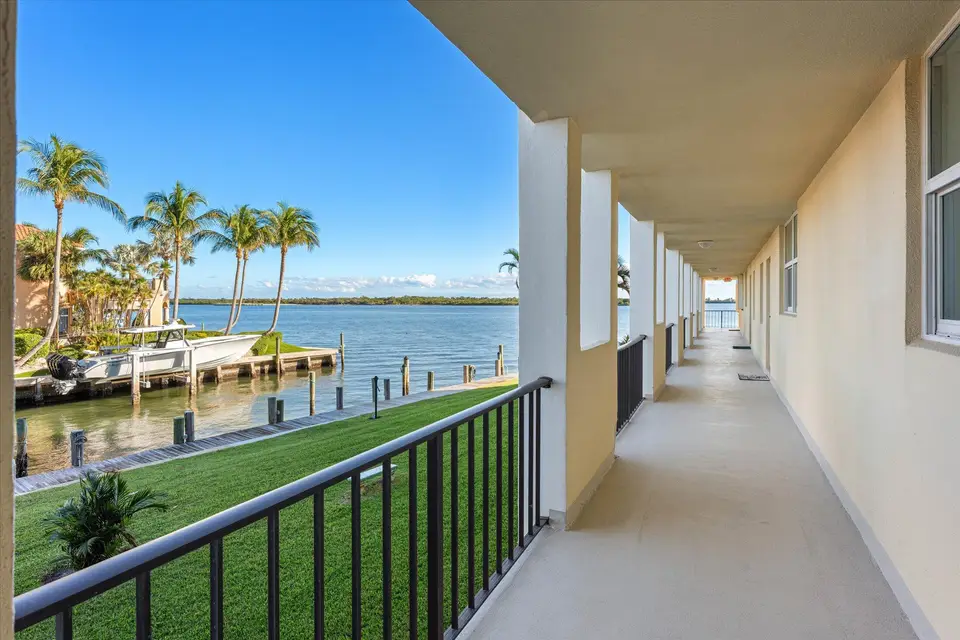 105 Paradise Harbour Boulevard 206, North Palm Beach, FL 33408 North Palm Beach