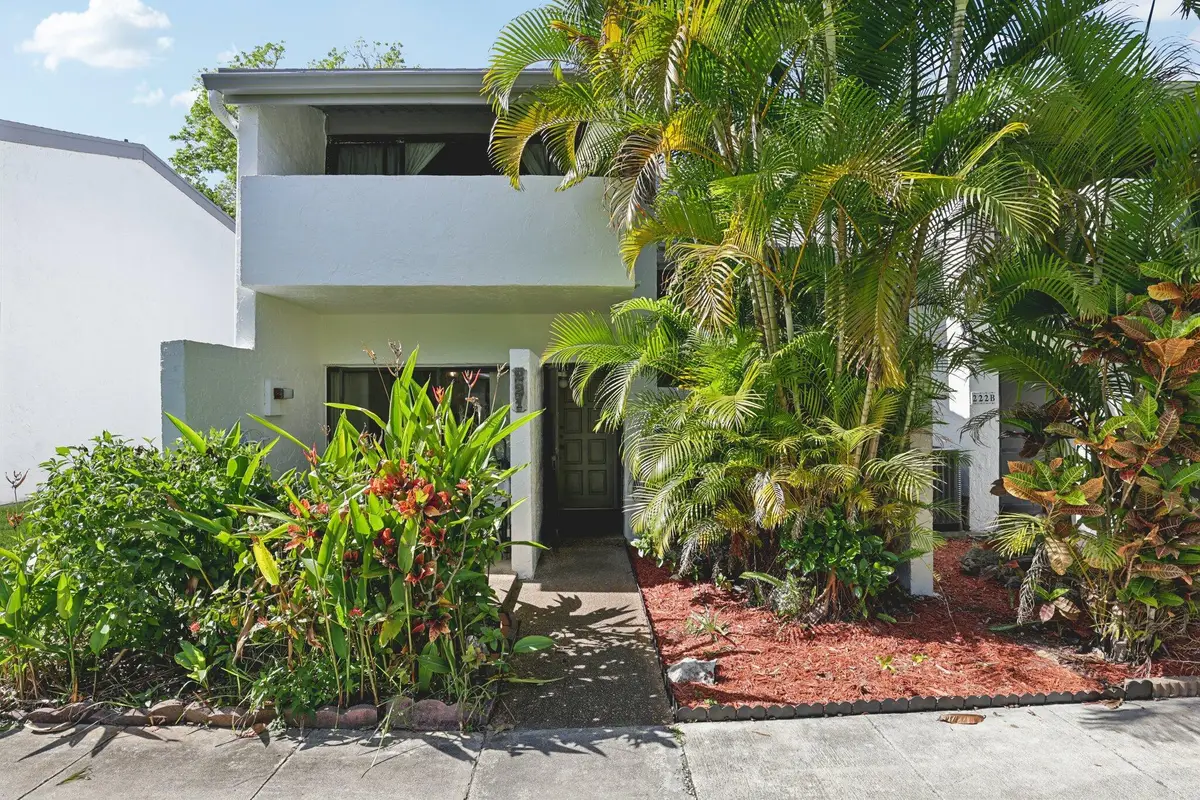 1-web-or-mls-NE 25th Ave apt 221b-S2801-