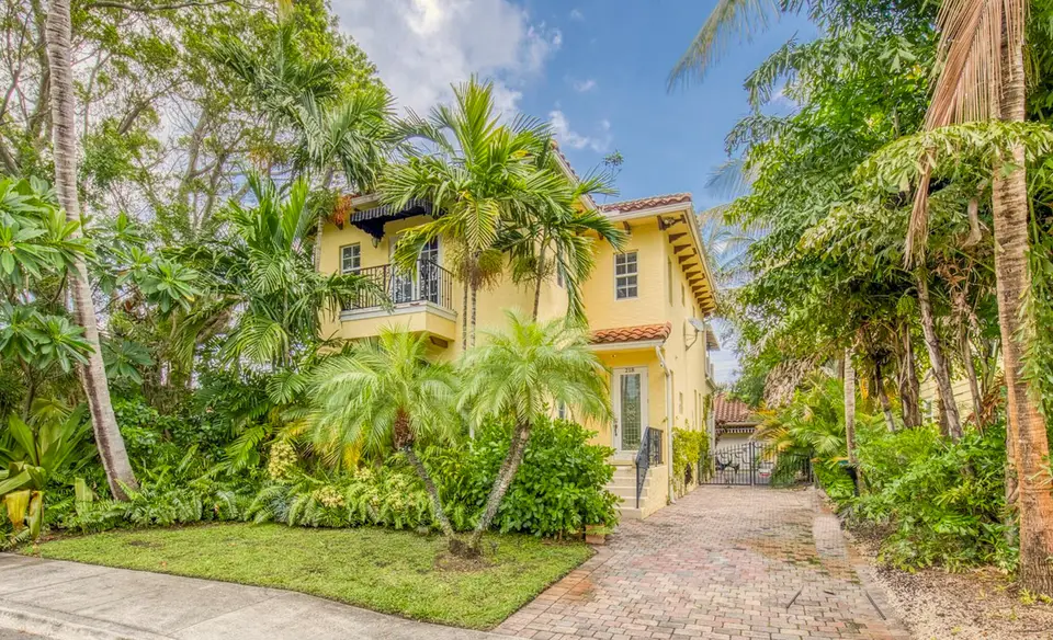 218 N Palmway, Lake Worth Beach, FL 33460 Lake Worth Beach