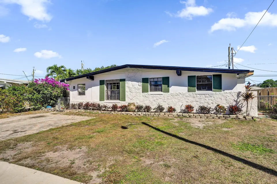 62 Barbados Drive, Palm Springs, FL 33461 Palm Springs