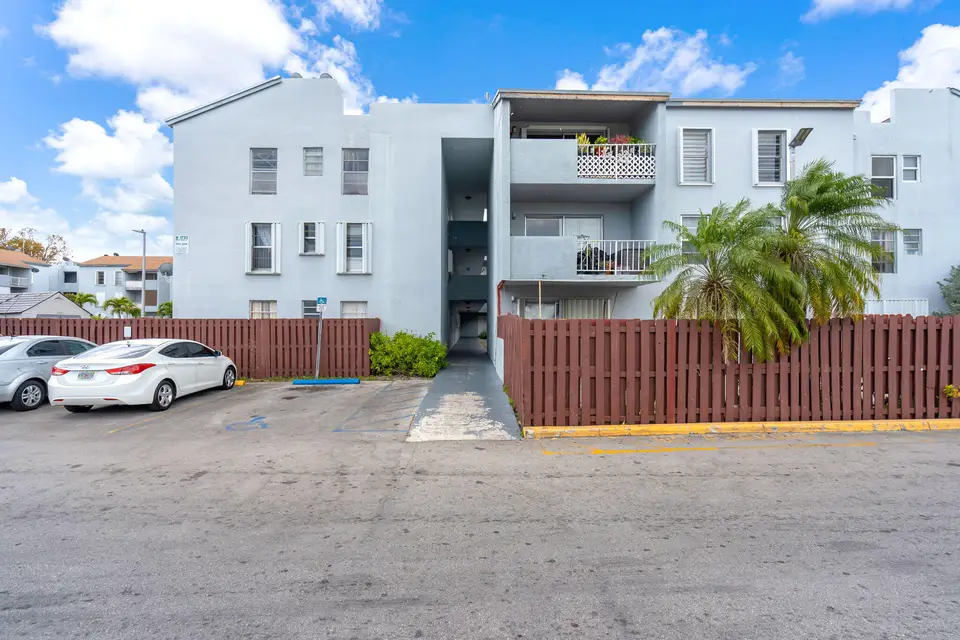 1735 W 60th Street M307, Hialeah, FL 33012 Hialeah