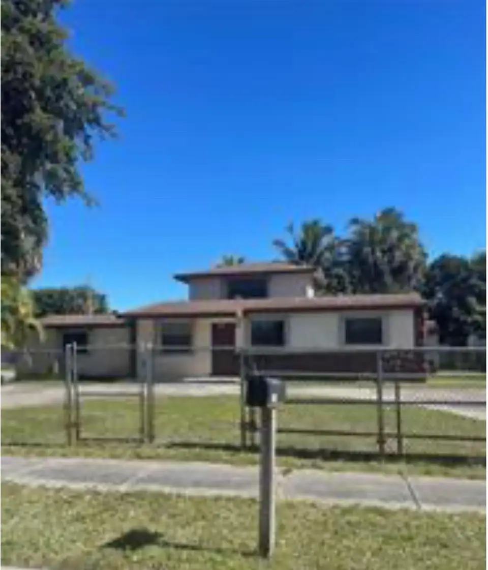 890 NW 33rd Way, Lauderhill, FL 33311 Lauderhill