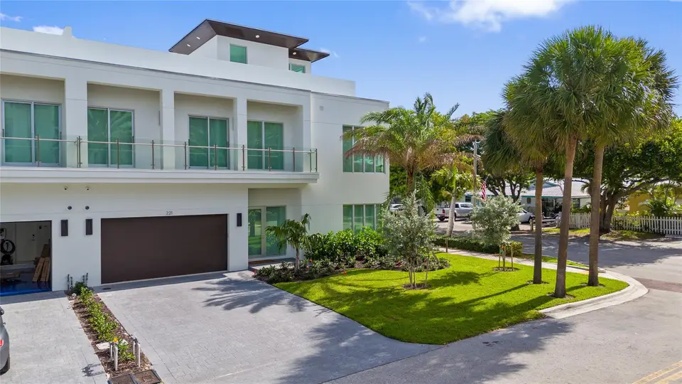 221 Shore Court 221, Lauderdale-By-The-Sea, FL 33308 Lauderdale-By-The-Sea