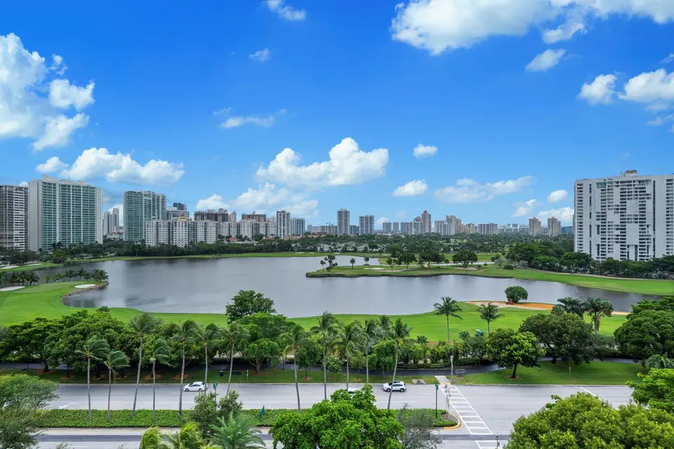 3625 N Country Club Drive 1208, Aventura, FL 33180 Aventura