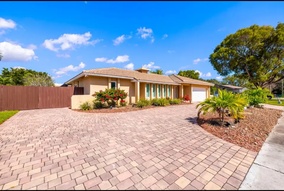 5921 SW 17th Court, Plantation, FL 33317 Plantation