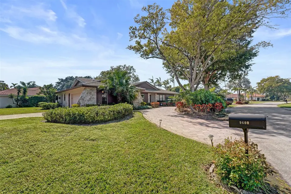 9600 Conch Shell Manor, Plantation, FL 33324 Plantation