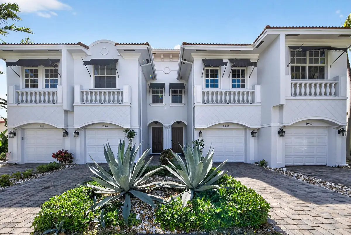 1942 NE 42nd St Pompano Beach-large-029-