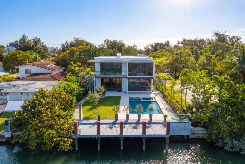 930 S Shore Drive, Miami Beach, FL 33141 Miami Beach