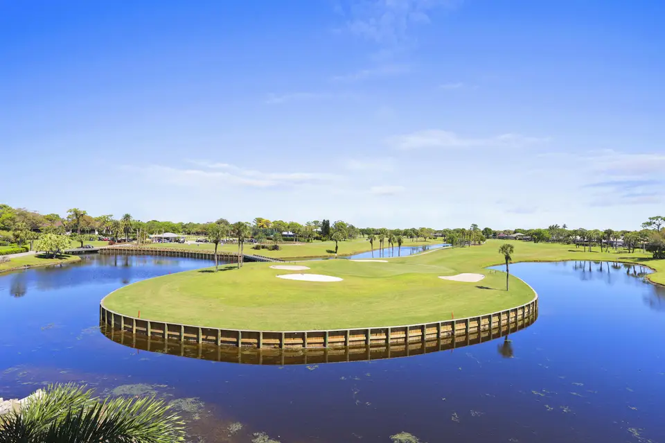 5172 SE Club Way 207, Stuart, FL 34997 Stuart