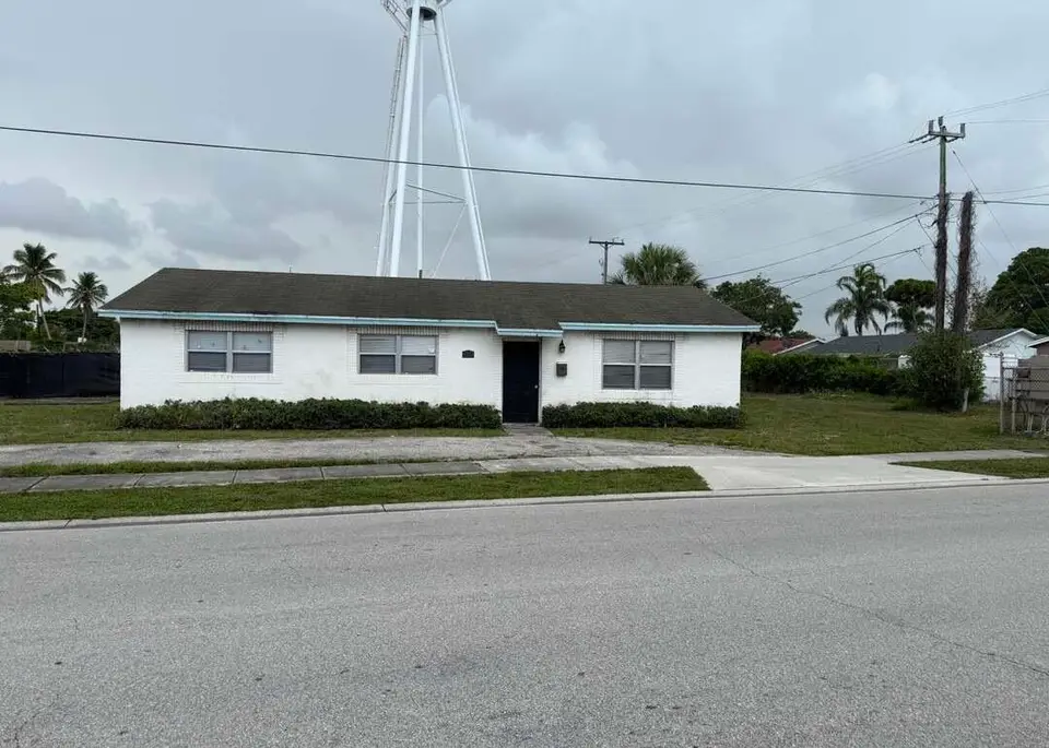 5713 Candlewood Street, Mangonia Park, FL 33407 Mangonia Park