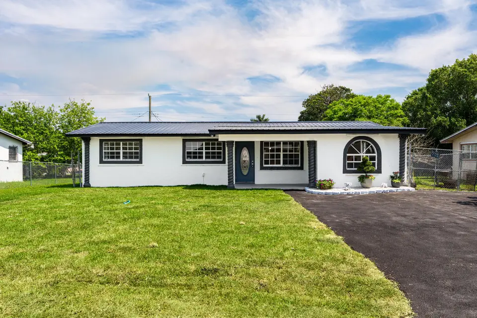 933 SE 2nd Street, Belle Glade, FL 33430 Belle Glade