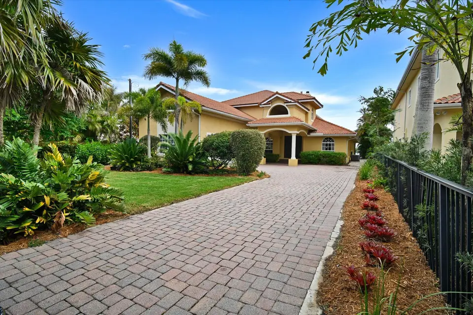 881 SE Saint Lucie Boulevard, Stuart, FL 34996 Stuart