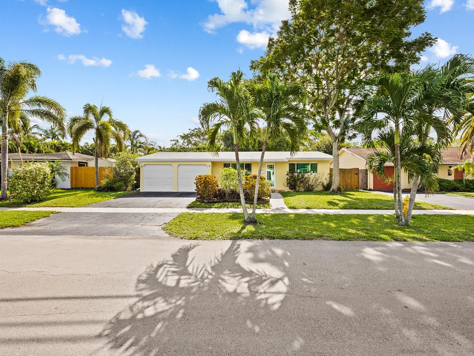 1320 SW 55th Avenue, Plantation, FL 33317 Plantation