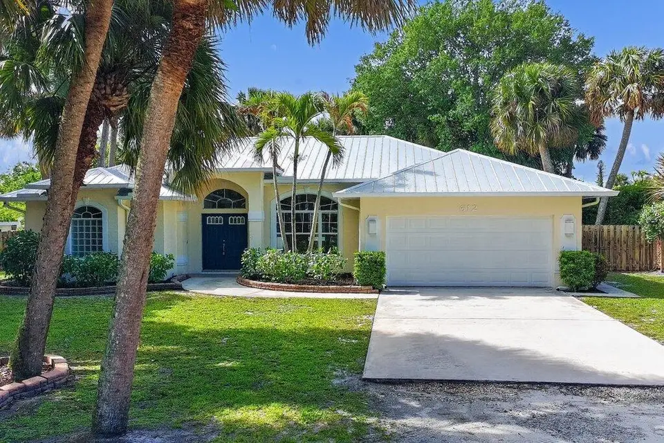 612 SE 6th Street, Stuart, FL 34994 Stuart