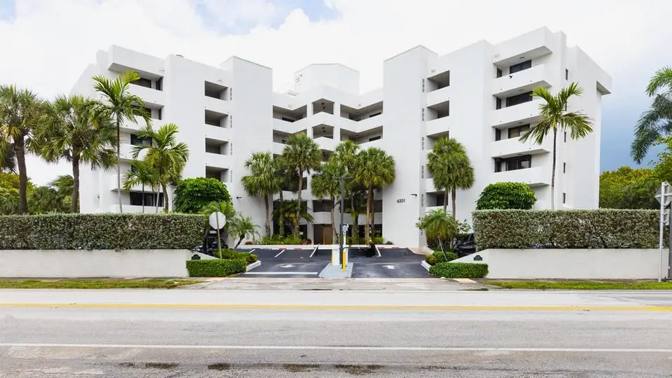 4201 N Ocean Drive 402, Hollywood, FL 33019 Hollywood