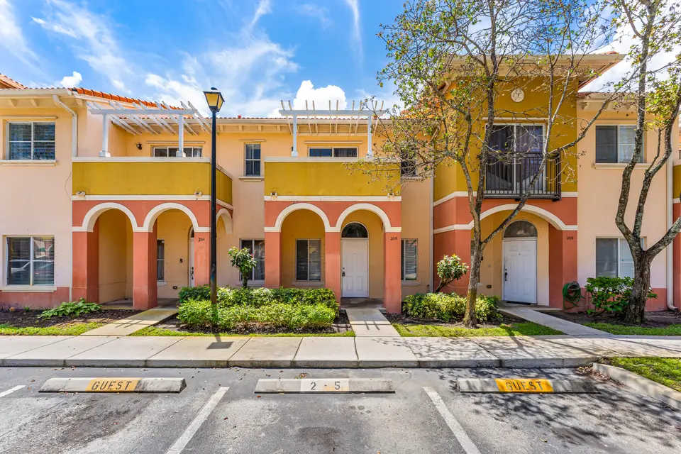 205 S Santa Catalina Circle 205, North Lauderdale, FL 33068 North Lauderdale