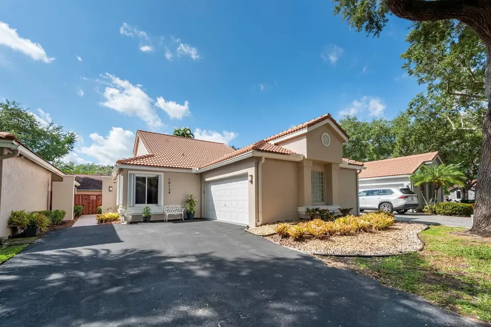 10124 NW 3rd Court, Plantation, FL 33324 Plantation
