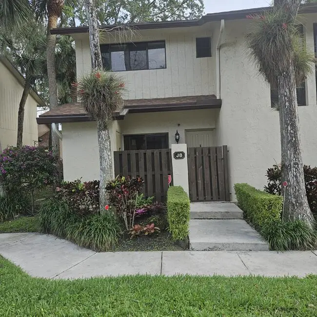 7620 NW 79th Avenue J8, Tamarac, FL 33321 Tamarac
