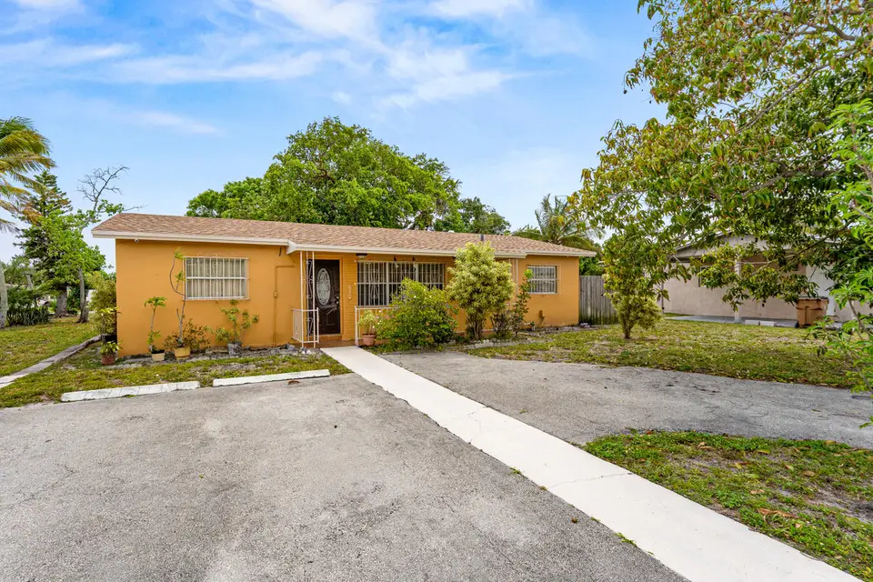 610 SW 10th Court, Deerfield Beach, FL 33441 Deerfield Beach