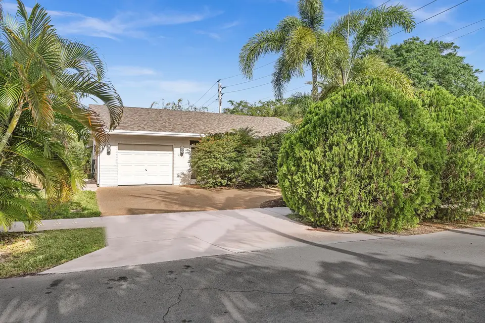 321 SW 30th Terrace, Deerfield Beach, FL 33442 Deerfield Beach