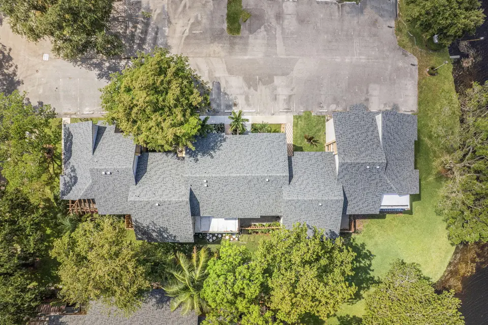 32 Wimbledon Lake 221, Plantation, FL 33324 Plantation
