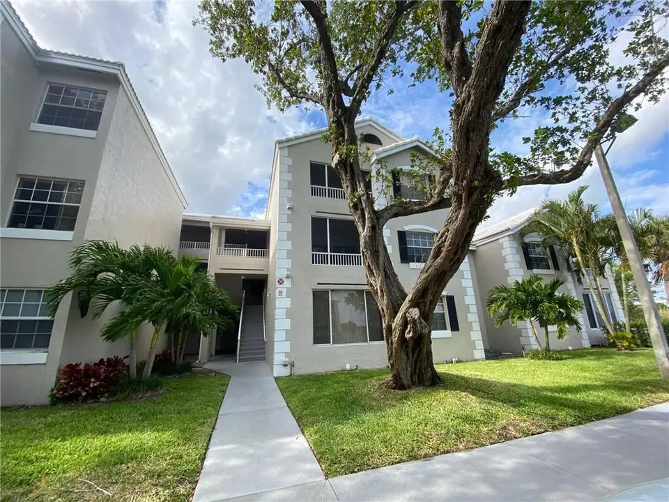 2841 N Oakland Forest Drive 107, Oakland Park, FL 33309 Oakland Park