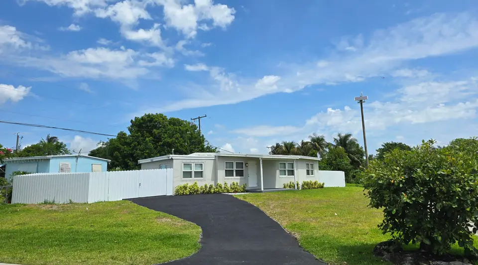 591 Seagrape Road, Lantana, FL 33462 Lantana