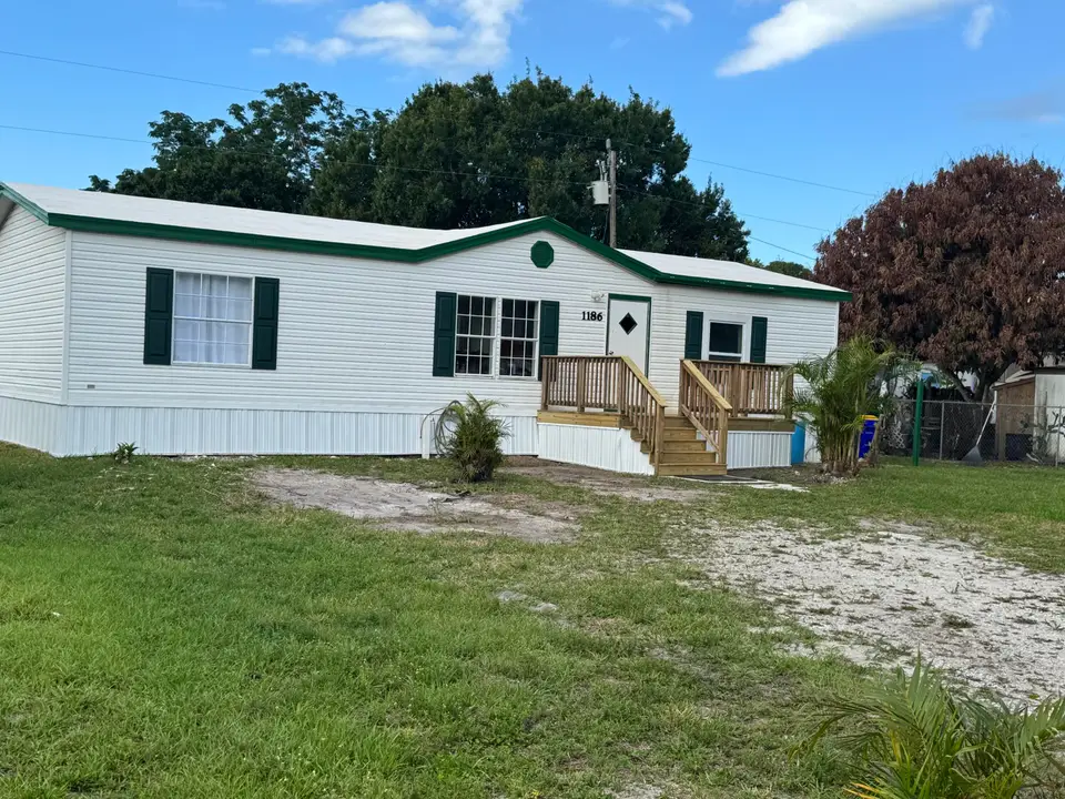 1186 SW Tropical Terrace, Stuart, FL 34997 Stuart