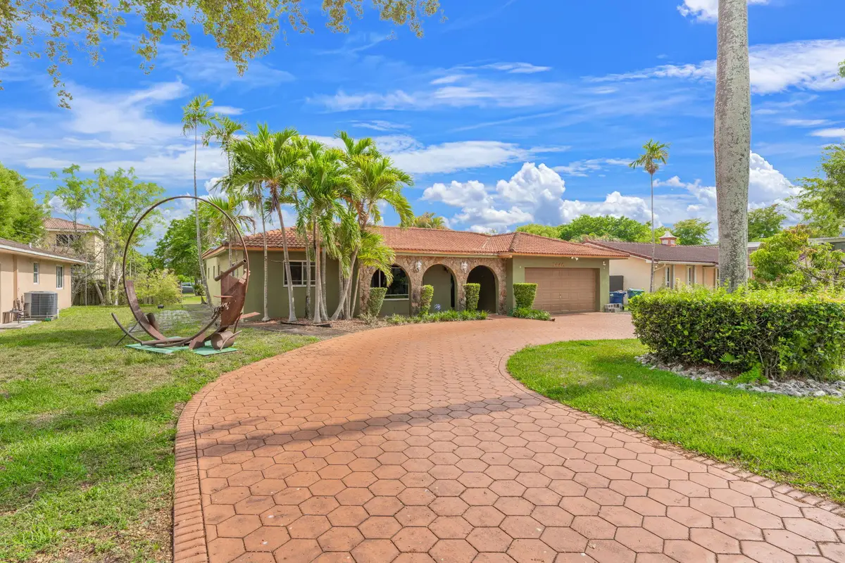 1-web-or-mls-1440 NW 207th St Miami, FL-
