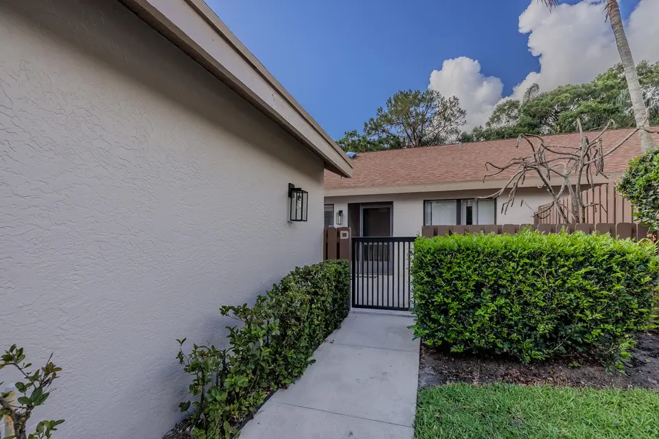 2054 SW Silver Pine Way 123d, Palm City, FL 34990 Palm City