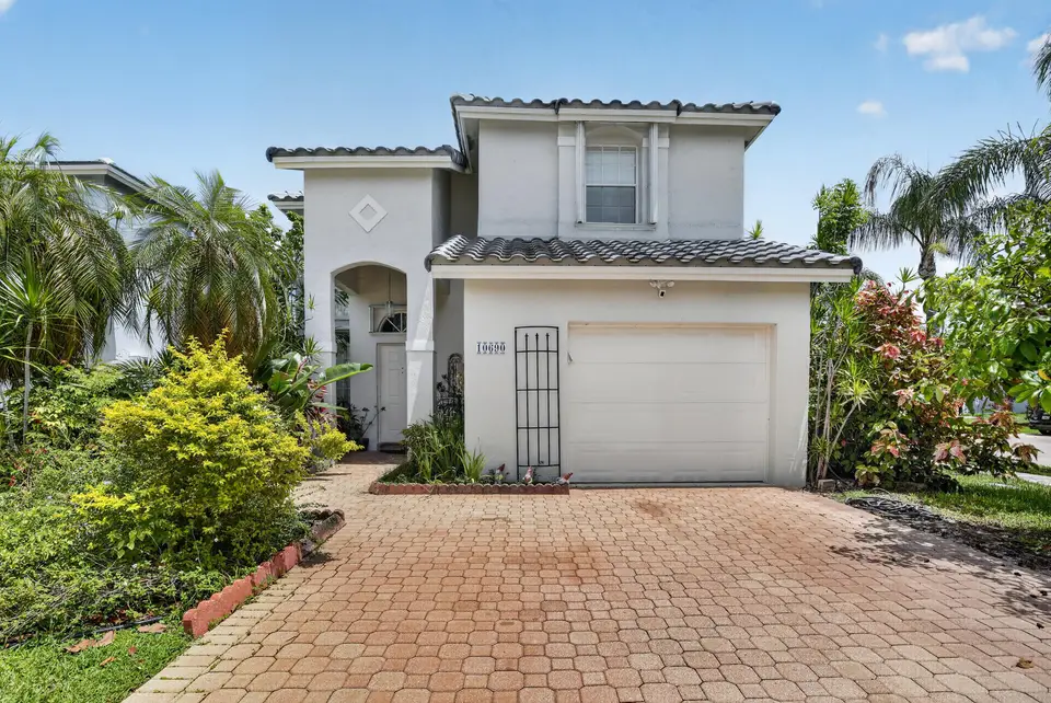 10690 NW 2nd Circle, Pembroke Pines, FL 33026 Pembroke Pines