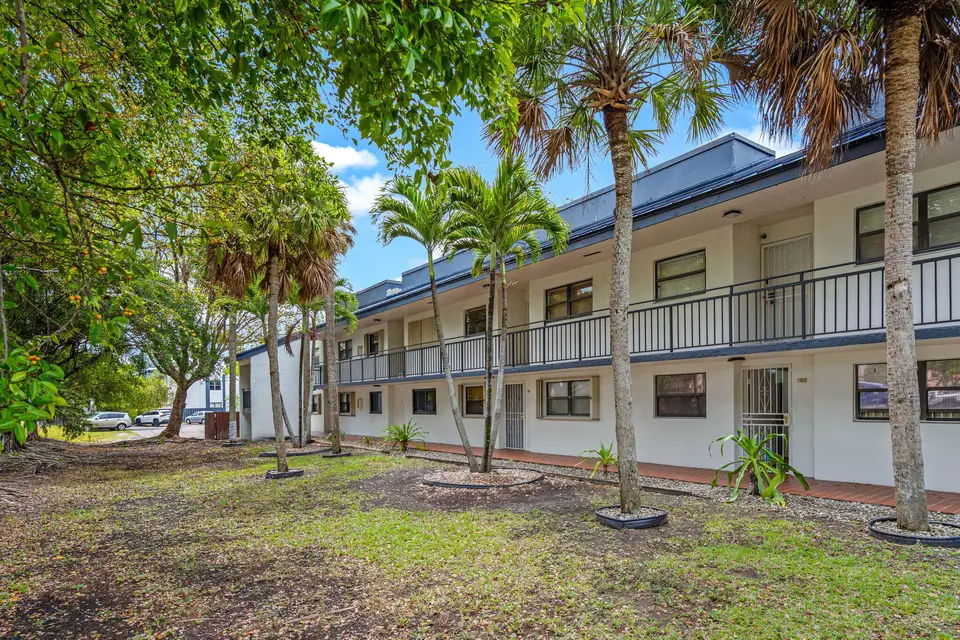 510 W Park Drive 104-3, Miami, FL 33172 Miami