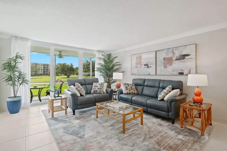 3700 Oaks Clubhouse Drive 106, Pompano Beach, FL 33069 Pompano Beach
