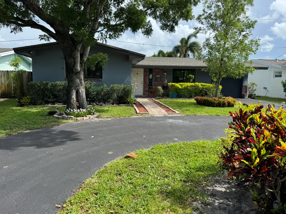 8780 NW 11th Street, Pembroke Pines, FL 33024 Pembroke Pines