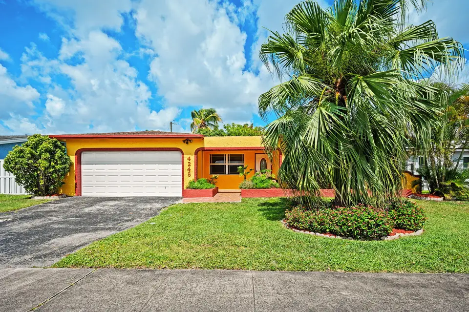 4245 NW 115th Avenue, Sunrise, FL 33323 Sunrise