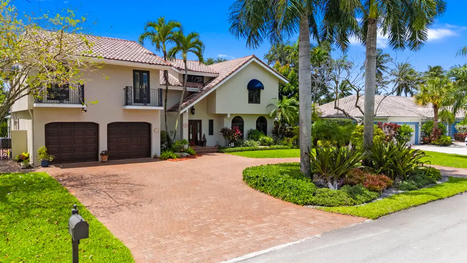 8540 N Lake Dasha Drive, Plantation, FL 33324 Plantation