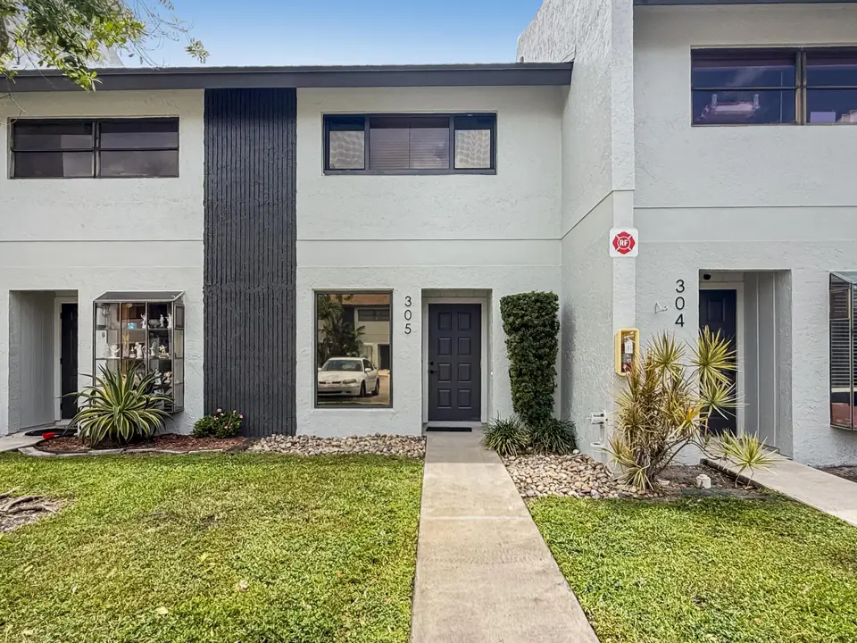 2700 S Oakland Forest Drive 305, Oakland Park, FL 33309 Oakland Park