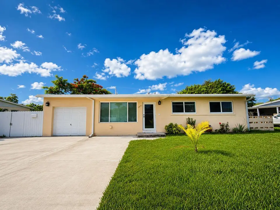 124 Abaco Drive, Palm Springs, FL 33461 Palm Springs