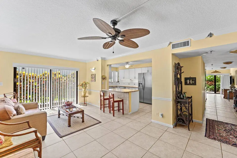 372 Golfview Road 101, North Palm Beach, FL 33408 North Palm Beach