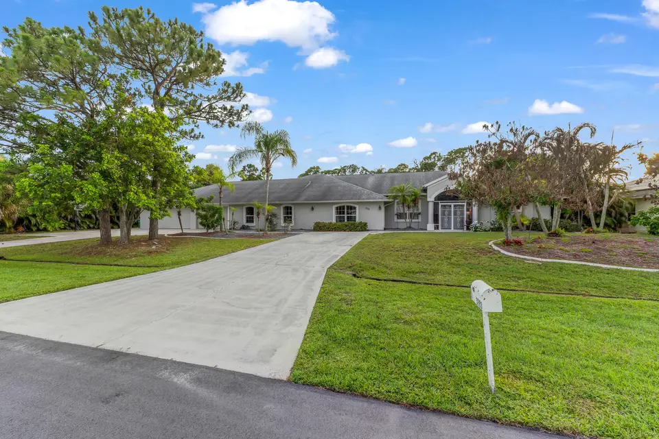 3283 SE West Snow Road, Port St. Lucie, FL 34984 Port St. Lucie