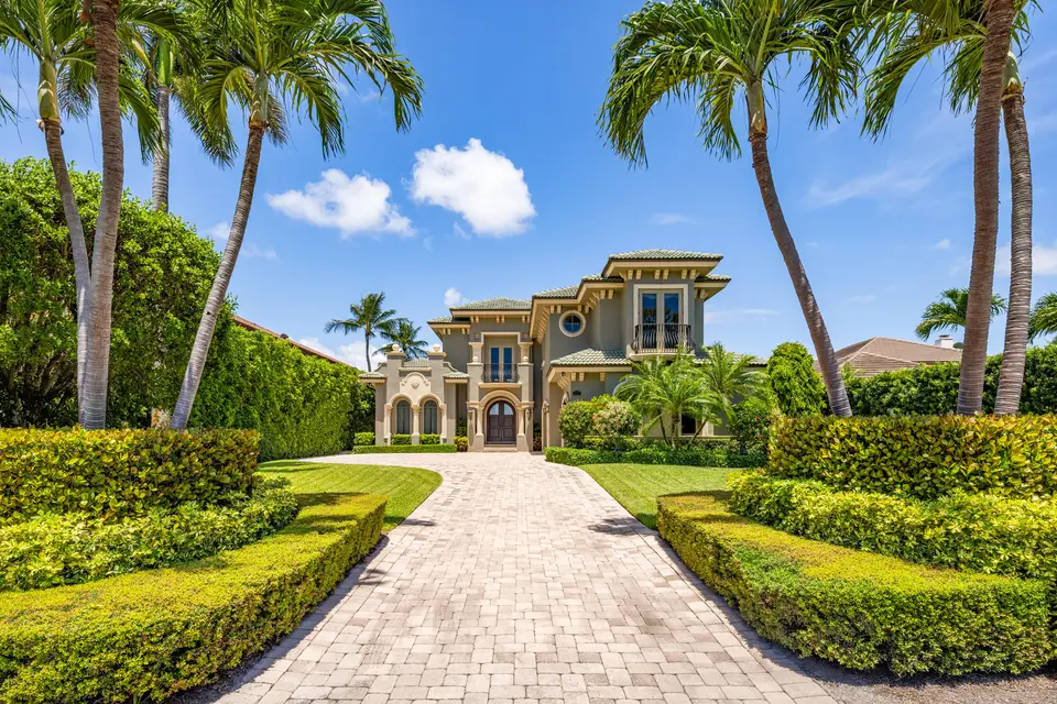 1207 N Atlantic Drive, Lantana, FL 33462 Lantana