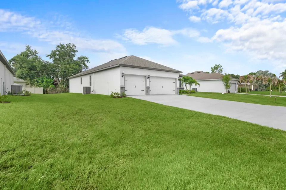 4562 SW Daemon Street, Port St. Lucie, FL 34953 Port St. Lucie