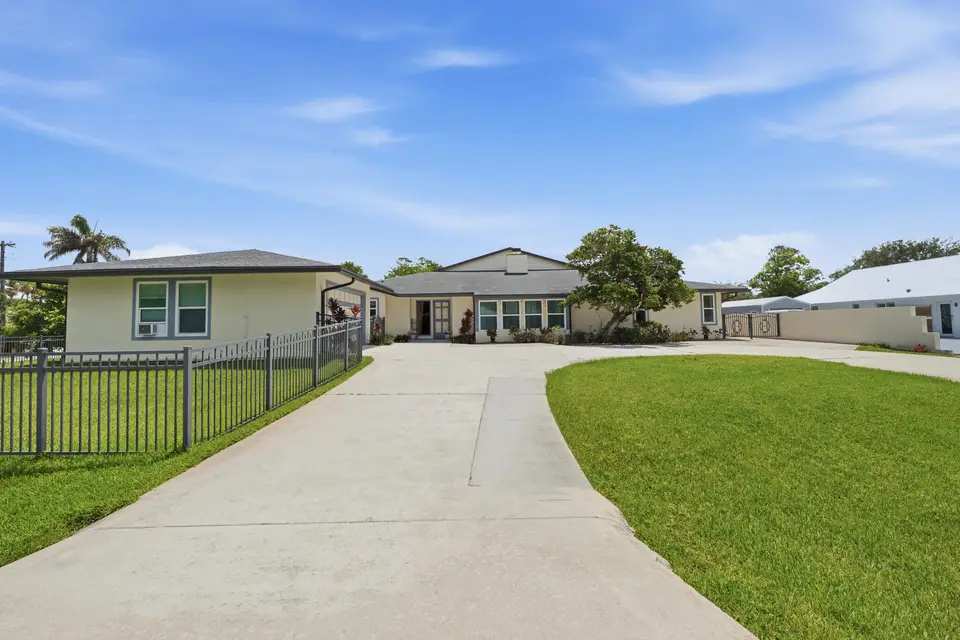 4599 SE Halston Court, Stuart, FL 34997 Stuart