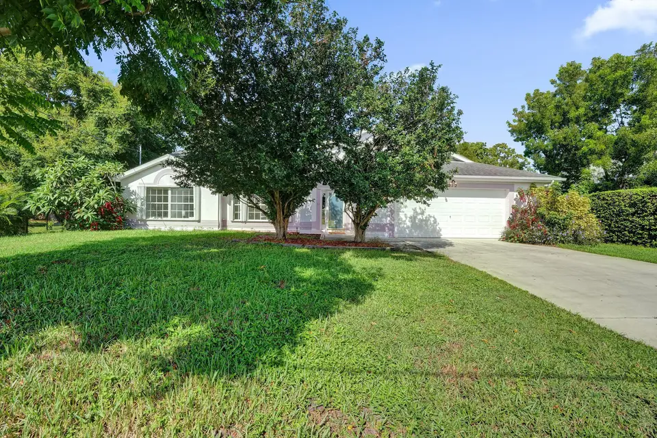 1212 SE Petunia Avenue, Port St. Lucie, FL 34952 Port St. Lucie