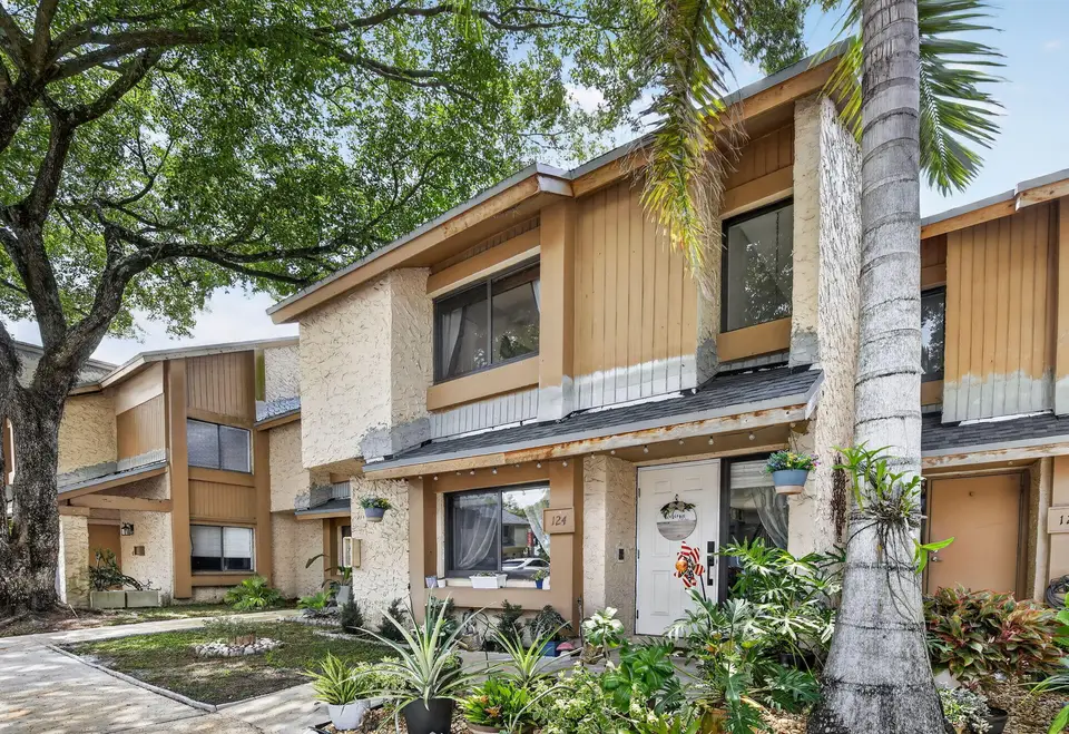 124 Wimbledon Lake Drive, Plantation, FL 33324 Plantation