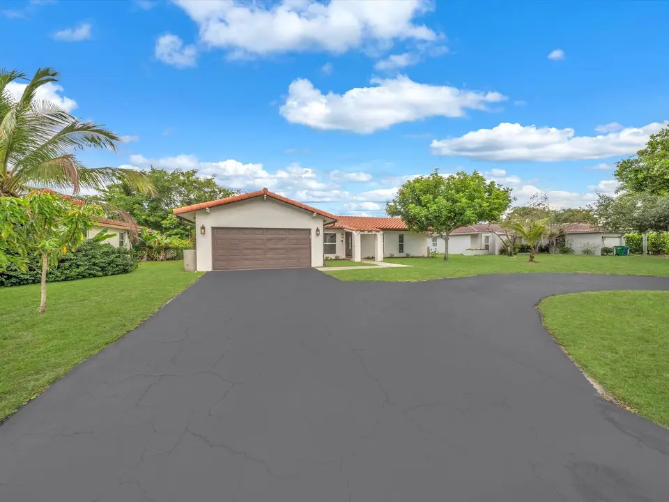 834 Ramblewood Drive, Coral Springs, FL 33071 Coral Springs