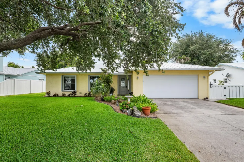 8974 SE Bobo Court, Hobe Sound, FL 33455 Hobe Sound