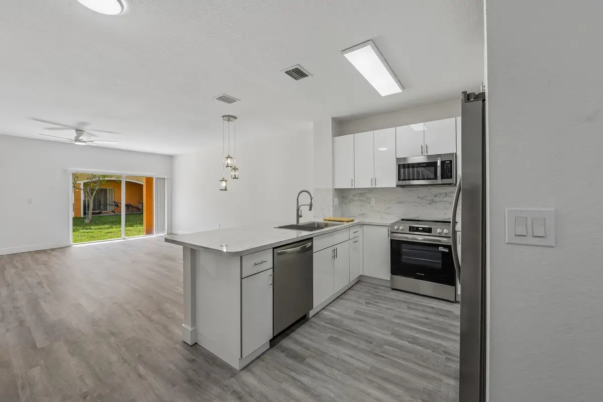10-web-or-mls-Saint Tropez Ln-S1706-010
